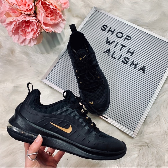 Nike Shoes - EUC Nike Air Max Axis